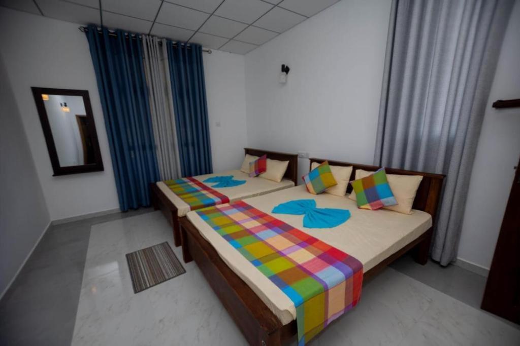 Hotel Ehala Family Rest Anuradhapura Esterno foto