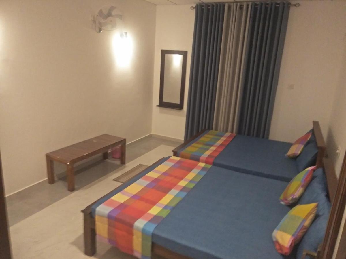 Hotel Ehala Family Rest Anuradhapura Esterno foto