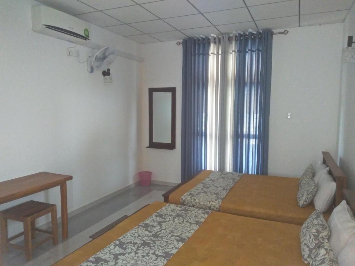 Hotel Ehala Family Rest Anuradhapura Esterno foto
